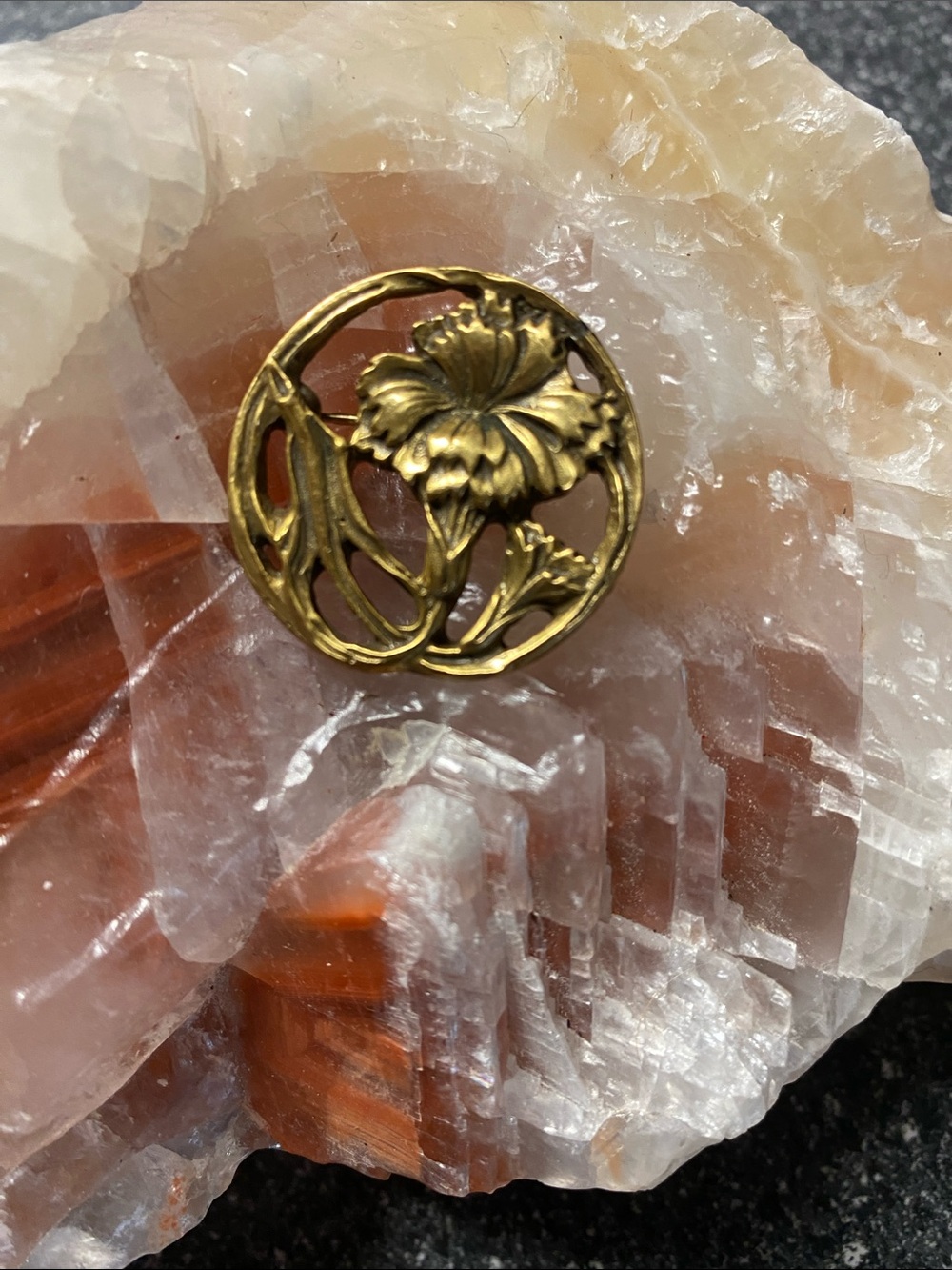 Vintage Alva Art Nouveau Floral Round  Brooch - Gold Tone